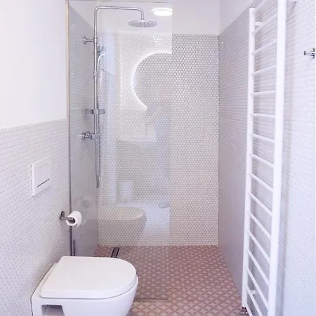 Old Town Flat With Private Patio Apartmán