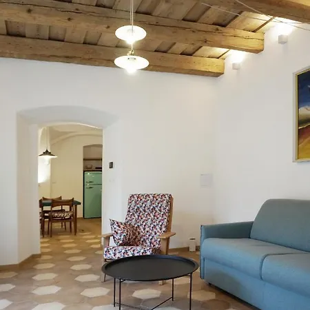Old Town Flat With Private Patio Apartmán