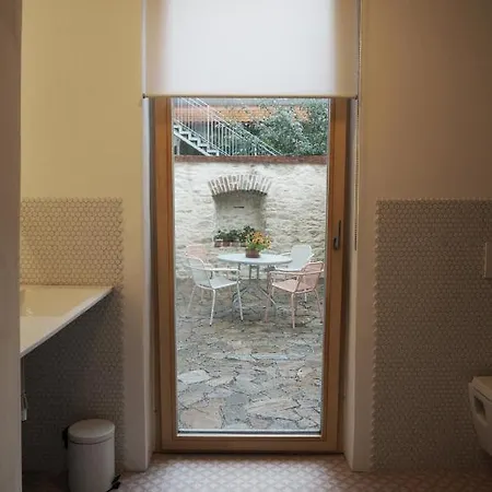 Old Town Flat With Private Patio Apartmán *