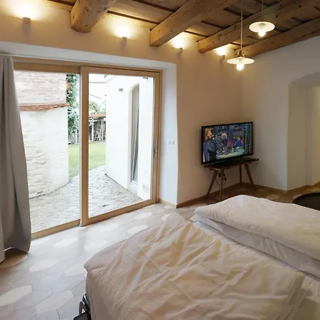 Old Town Flat With Private Patio * Kutná Hora