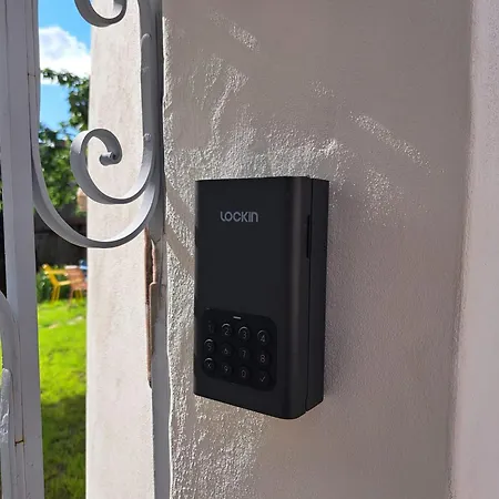 Апартаменты Old Town Flat With Private Patio