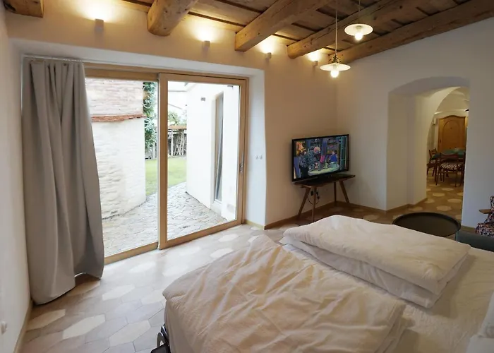 Old Town Flat With Private Patio * كوتنا هورا