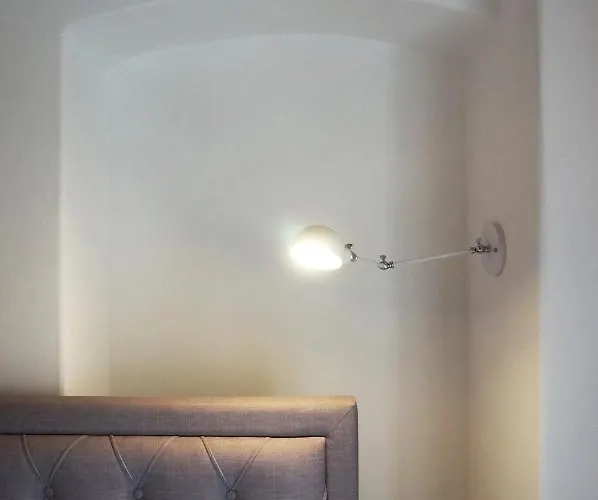 Old Town Flat With Private Patio *