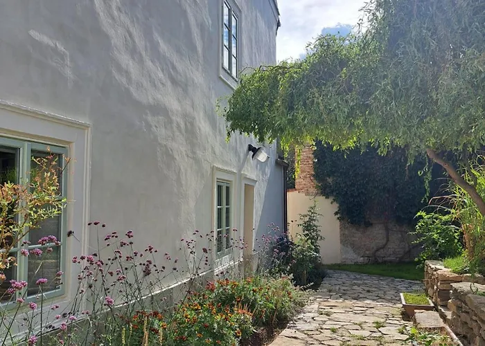 Old Town Flat With Private Patio * كوتنا هورا